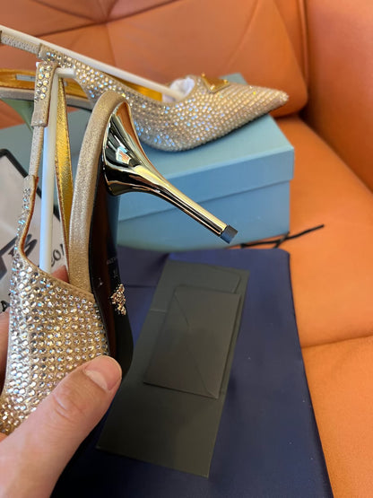 Zapatos de salón Prada con tira trasera metálica