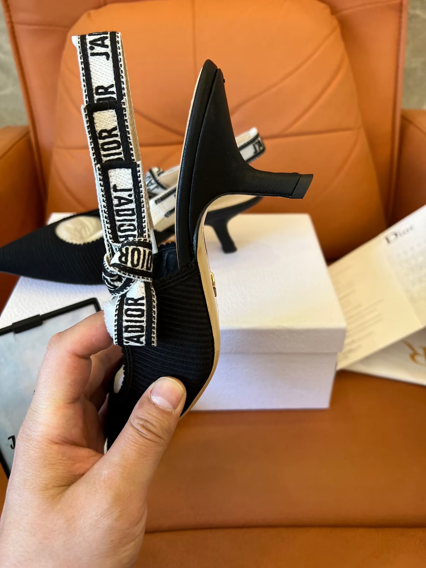 Zapatos de salón con tira trasera J'adior de encaje y malla negros de Christian Dior