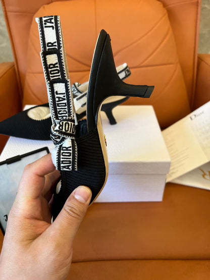 Zapatos de salón con tira trasera J'adior de encaje y malla negros de Christian Dior