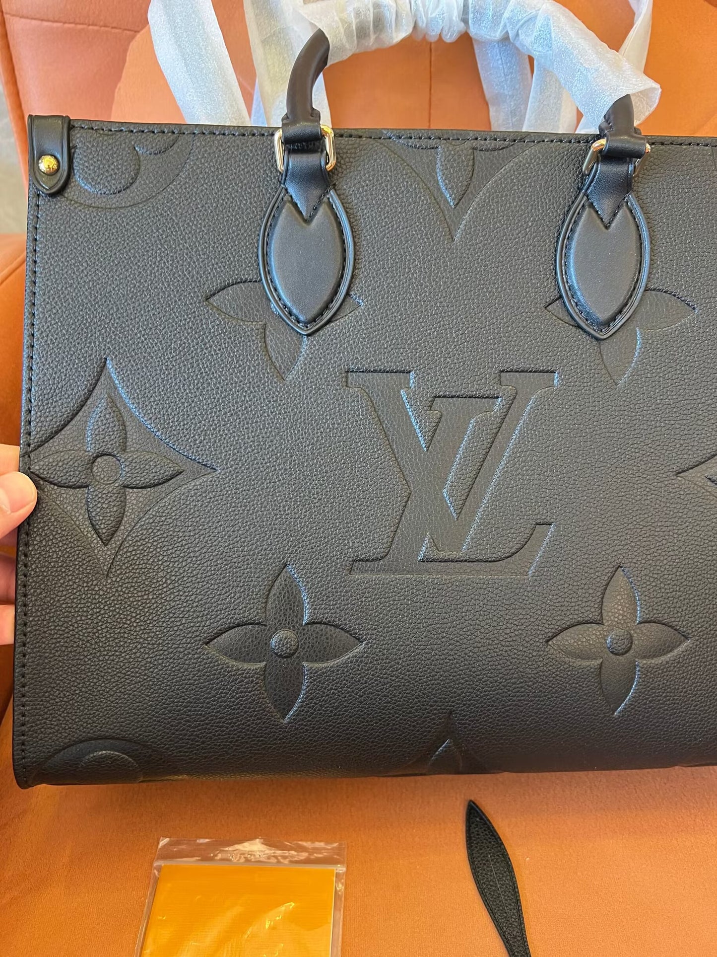 Louis Vuitton onthego mm negro