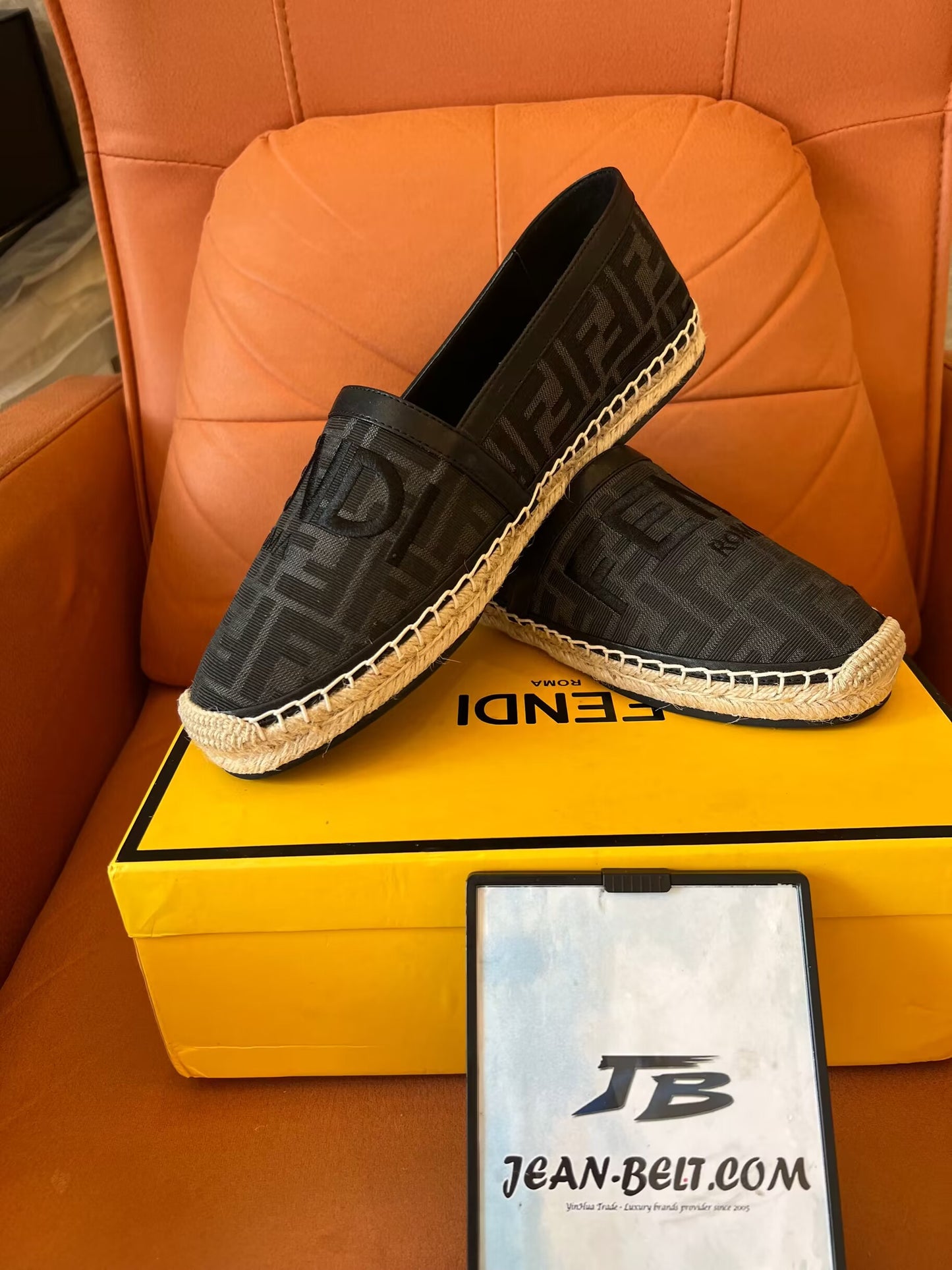 Alpargatas Fendi negras sin cordones con logotipo bordado para hombre
