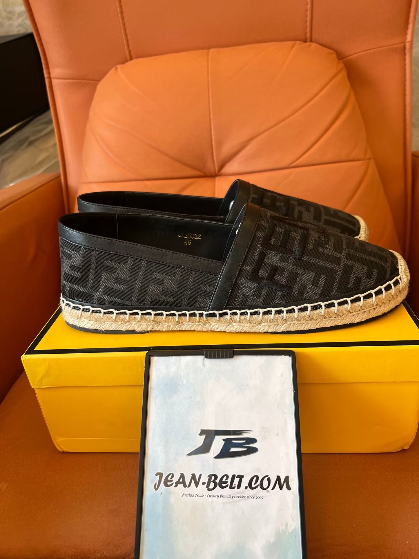 Alpargatas Fendi negras sin cordones con logotipo bordado para hombre