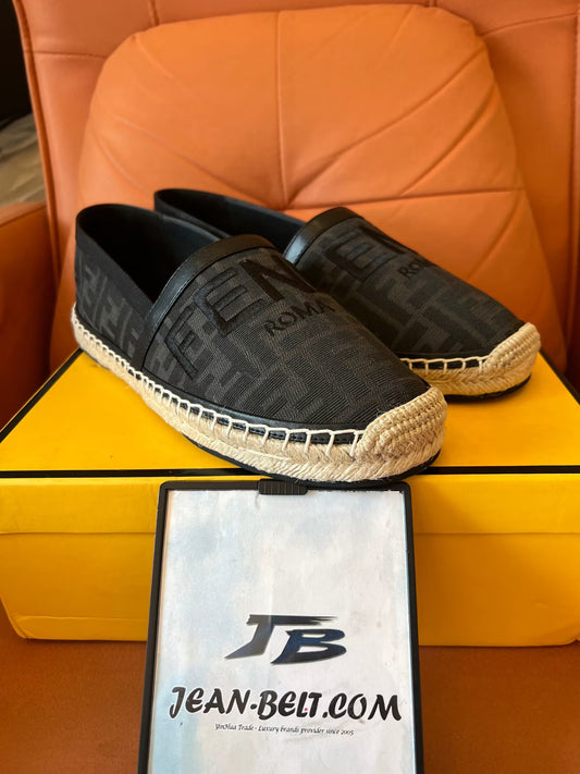Alpargatas Fendi masculinas pretas com logotipo bordado