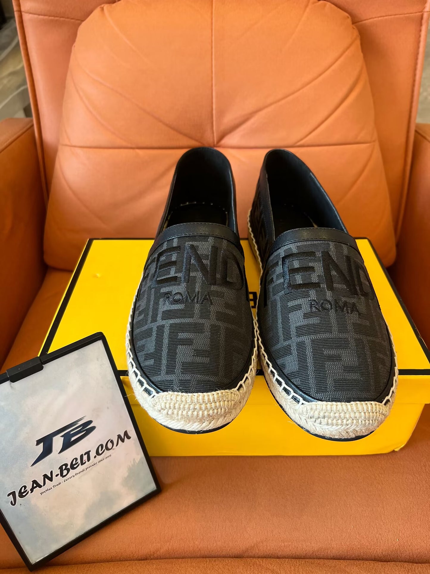 Alpargatas Fendi negras sin cordones con logotipo bordado para hombre