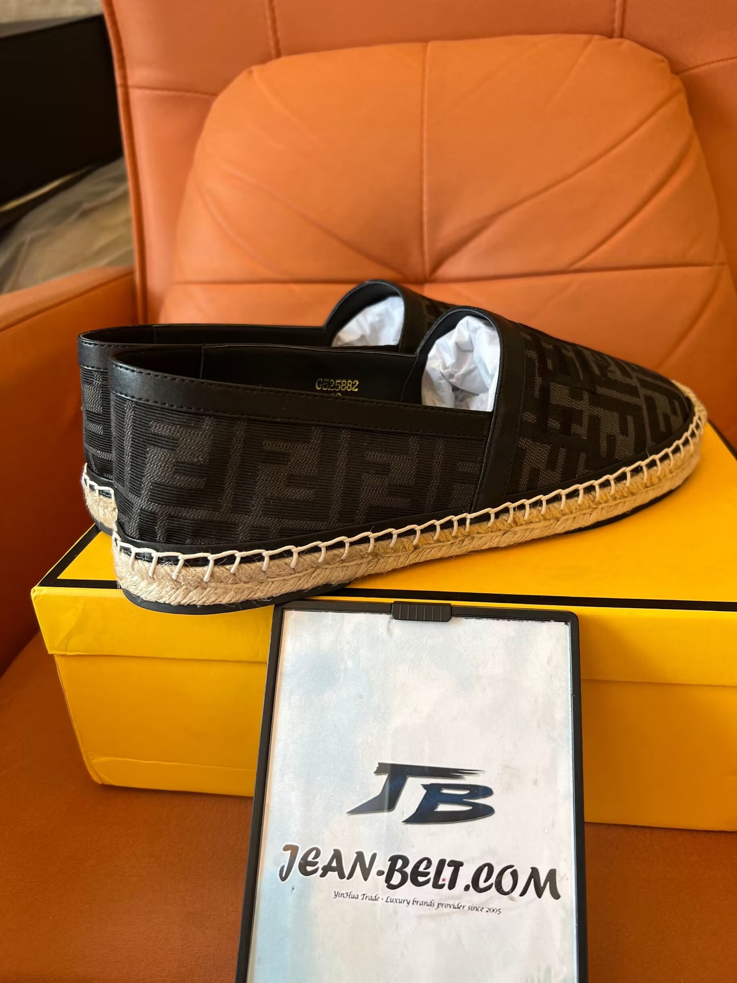 Alpargatas Fendi negras sin cordones con logotipo bordado para hombre