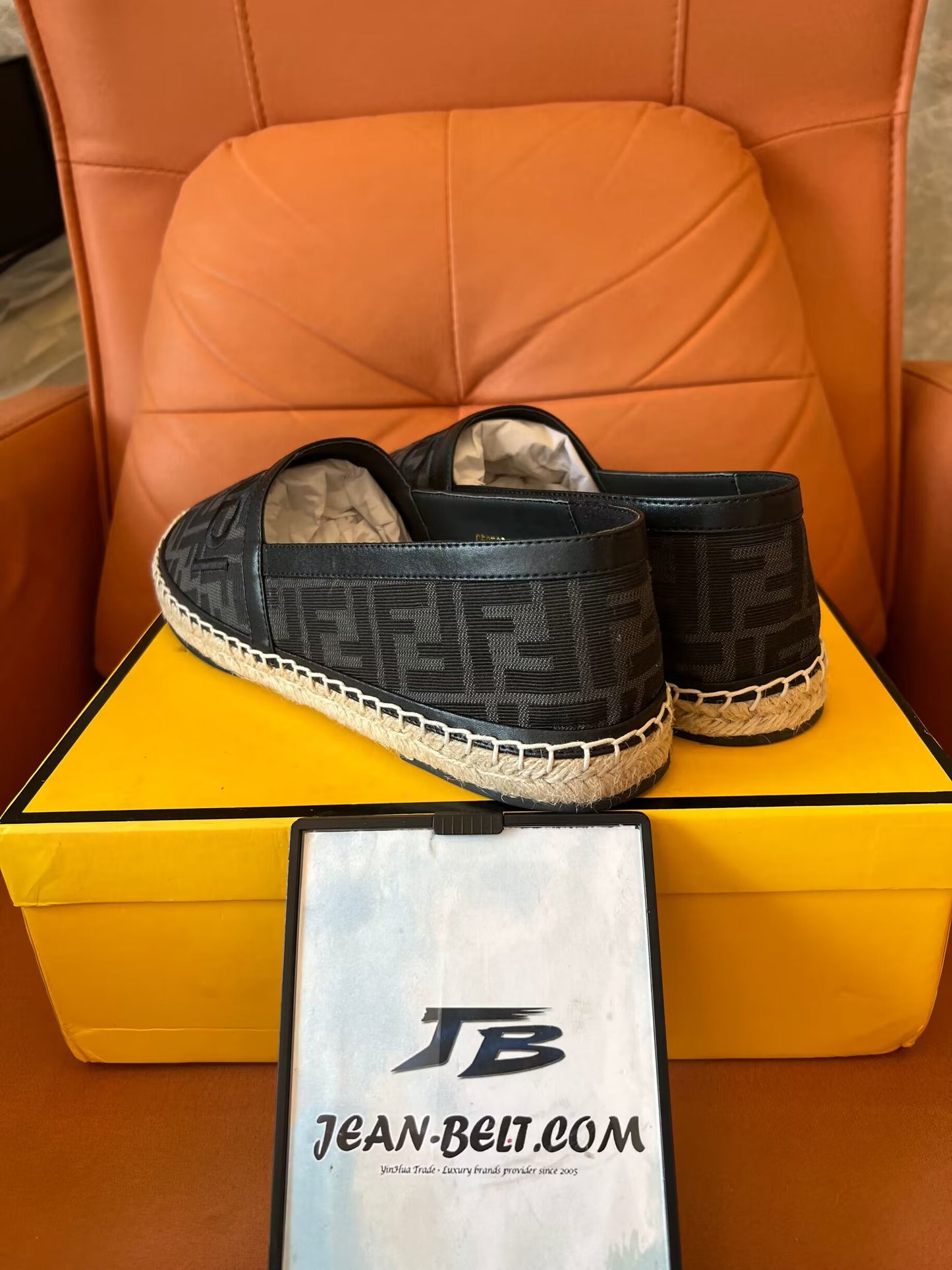 Alpargatas Fendi negras sin cordones con logotipo bordado para hombre