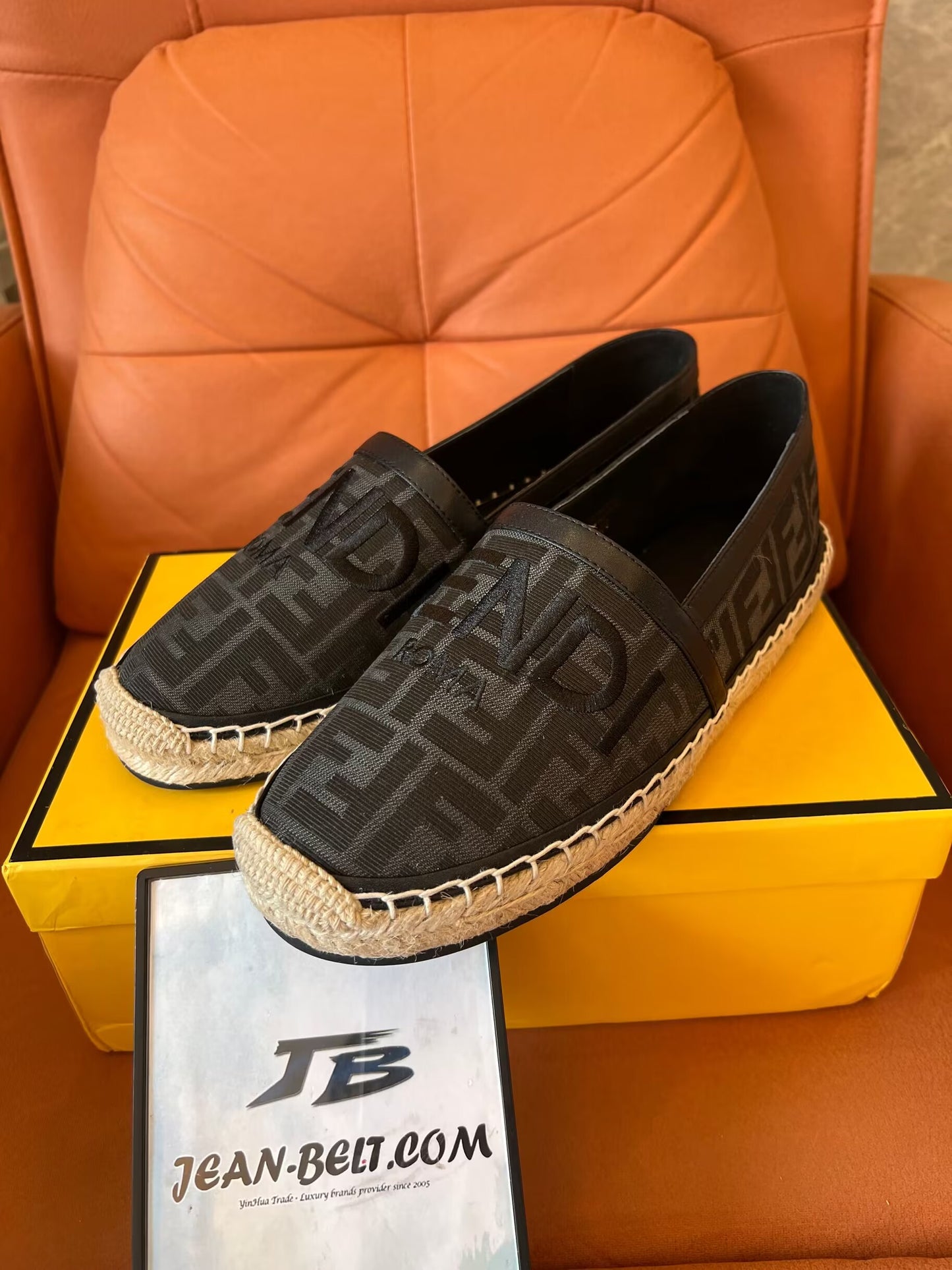 Alpargatas Fendi negras sin cordones con logotipo bordado para hombre