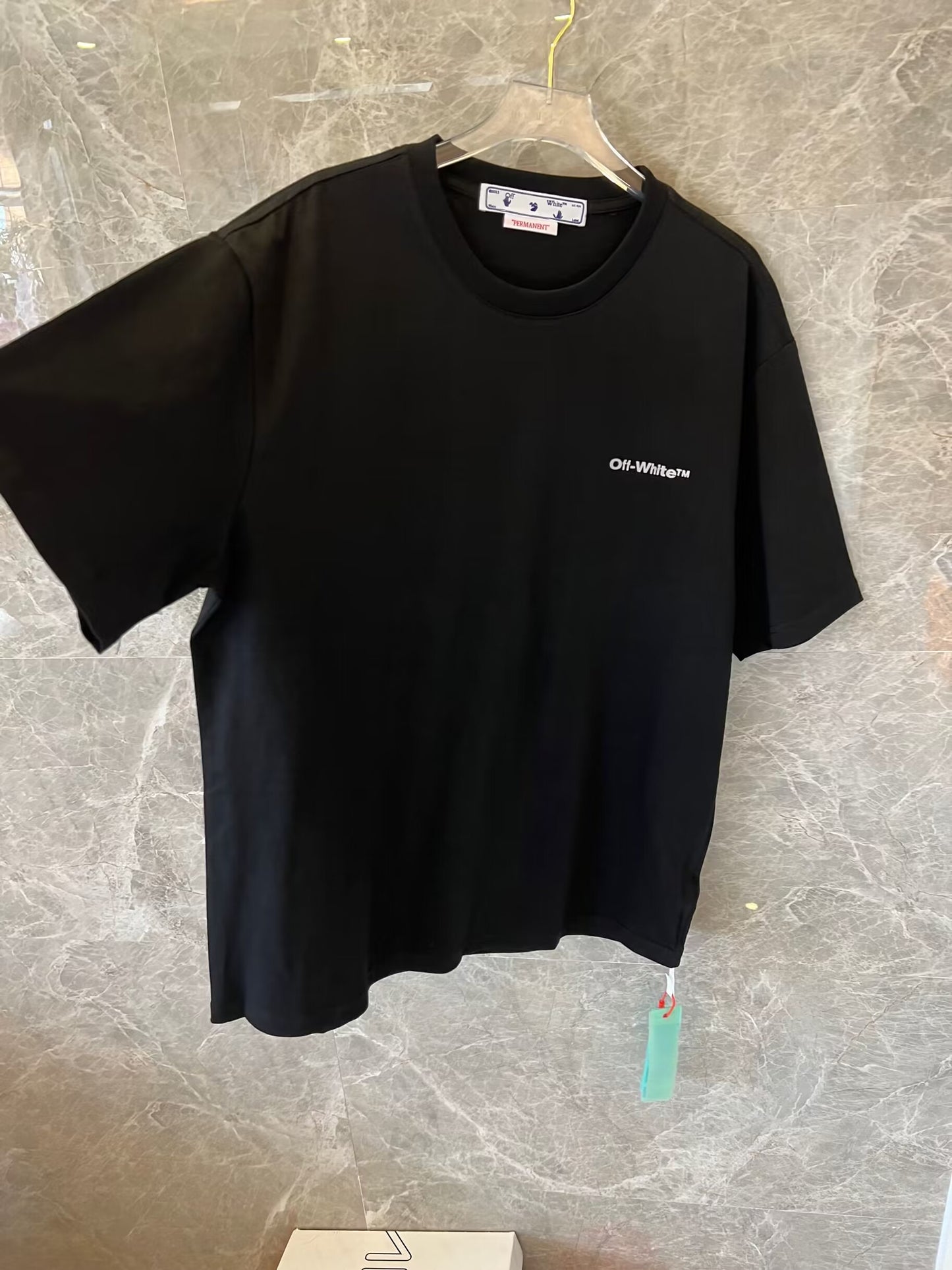 Camiseta negra con gráfico de ladrillo y logotipo minimalista de Off-White para hombre