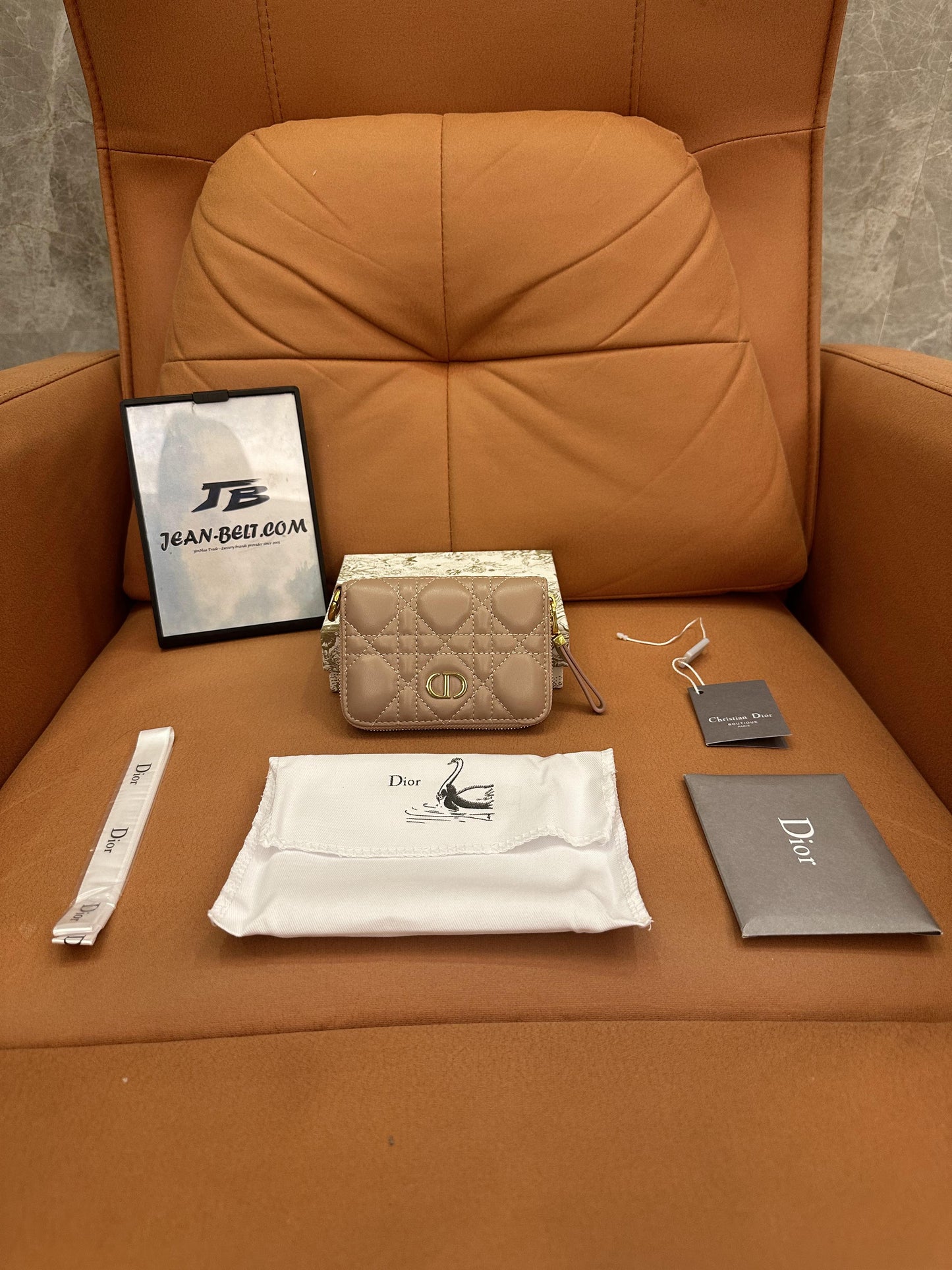 Carteira Dior Caro - bege acolchoado cannage