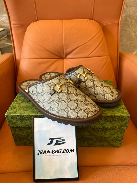 Chinelos Gucci GG Supreme Horsebit - bege