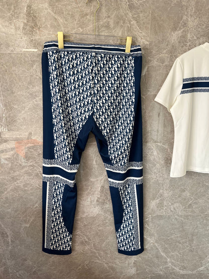Conjunto de Roupa Desportiva Feminina Christian Dior – Leggings Monogramadas e T-shirt com Logótipo