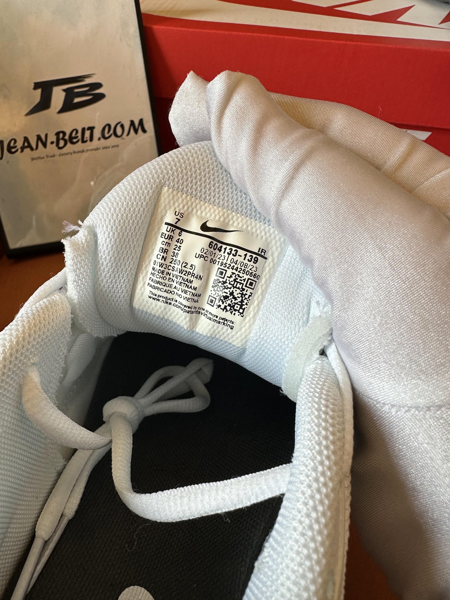 Zapatillas Nike Air Max Plus blancas y grises