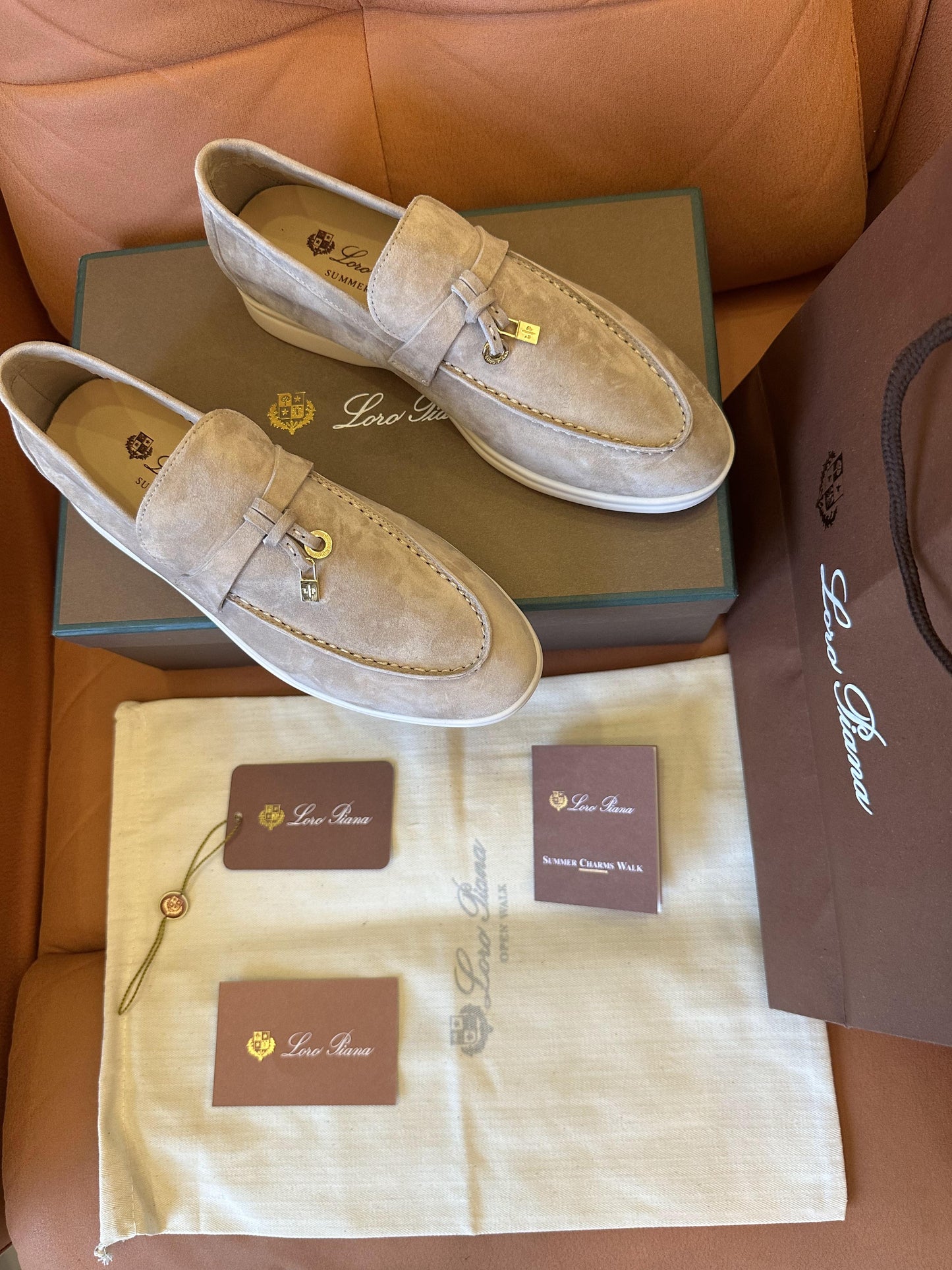 Mocasines planos Loro Piana Open Walk Charms de ante beige