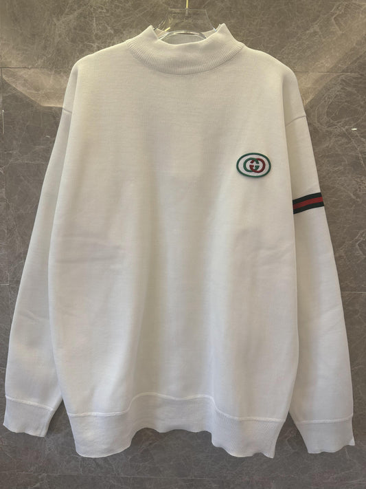 Moletom branco Gucci com logotipo bordado e detalhe listrado nas mangas