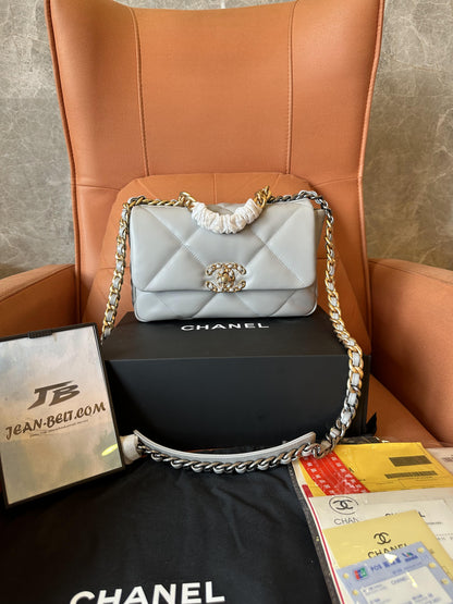 Sac à rabat Chanel 19 en agneau gris