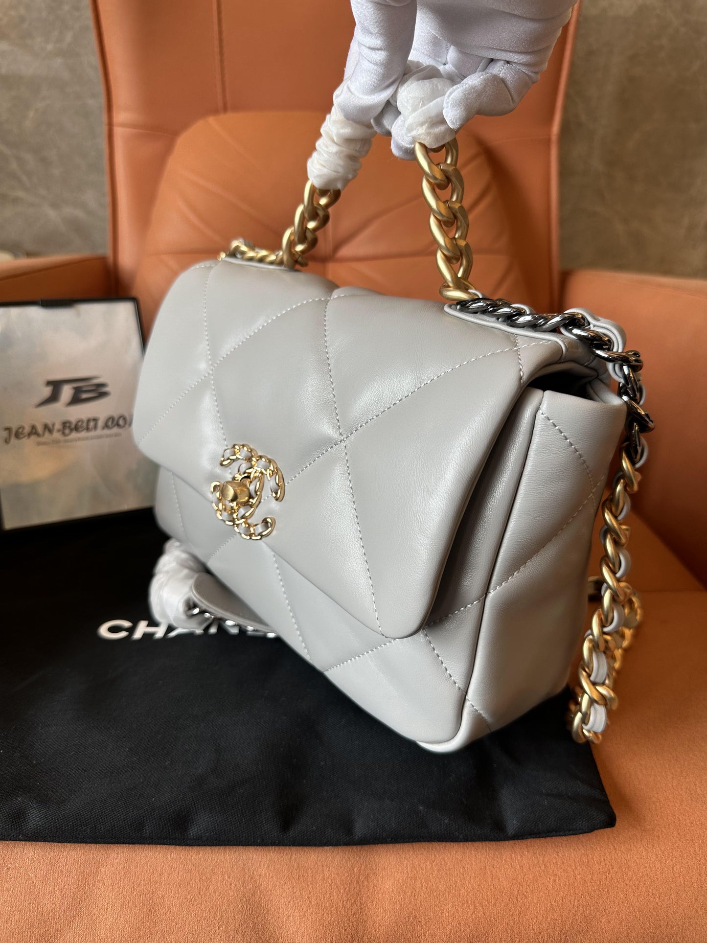Sac à rabat Chanel 19 en agneau gris