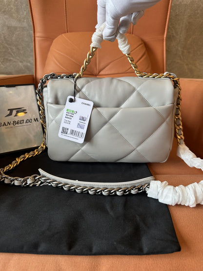 Sac à rabat Chanel 19 en agneau gris