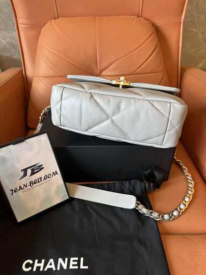 Sac à rabat Chanel 19 en agneau gris