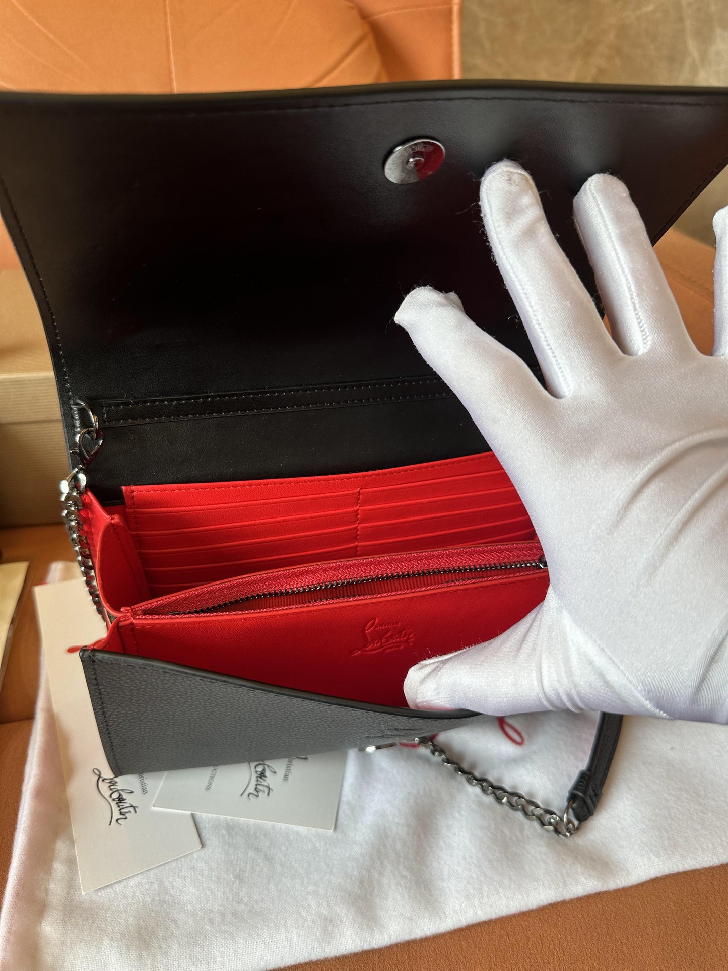 Bolso de mano paloma de Christian Louboutin