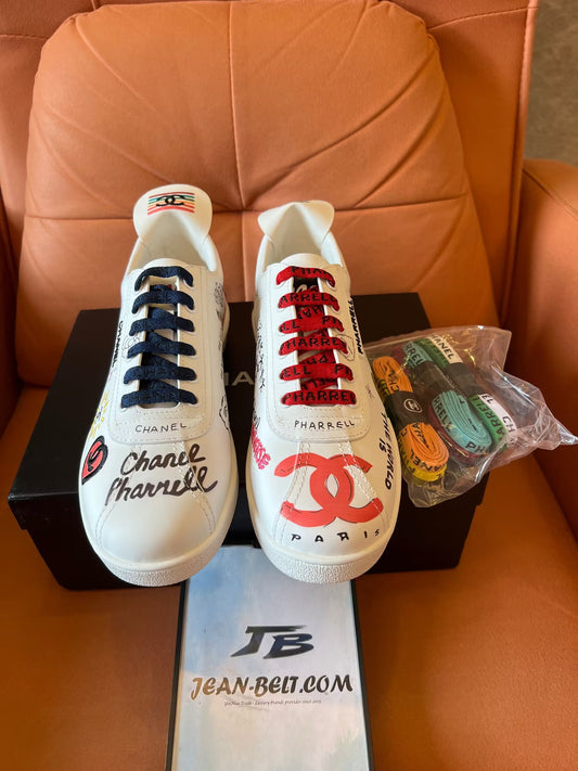 Zapatillas Chanel Pharrell cápsula grafiti neuve blancas