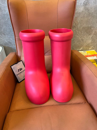 MSCHF botas vermelhas grandes astro boy