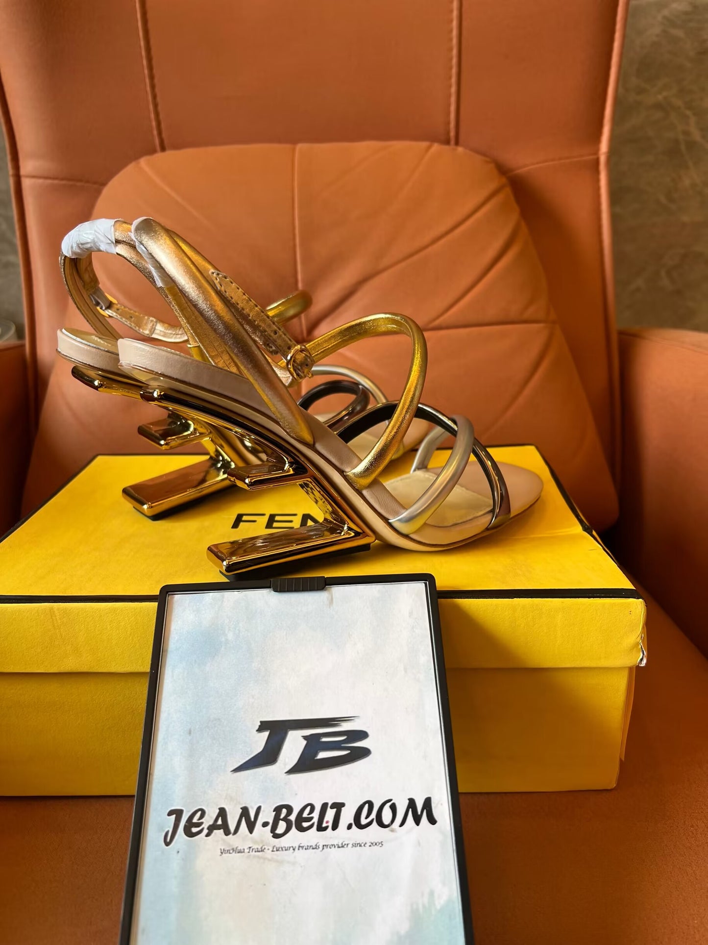 Sandalias Fendi First de napa metalizada con tiras y tacón de 95 mm