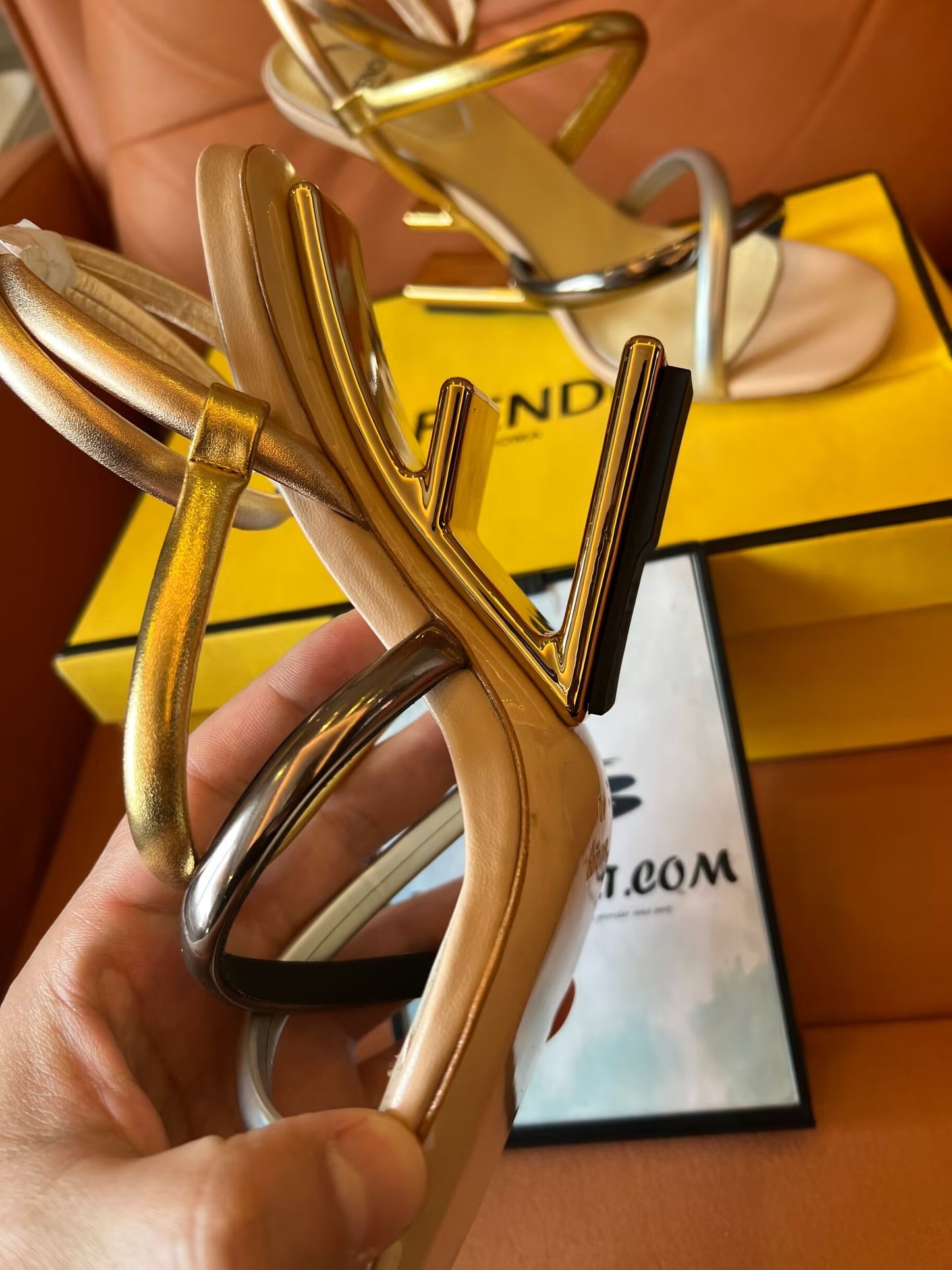 Sandalias Fendi First de napa metalizada con tiras y tacón de 95 mm