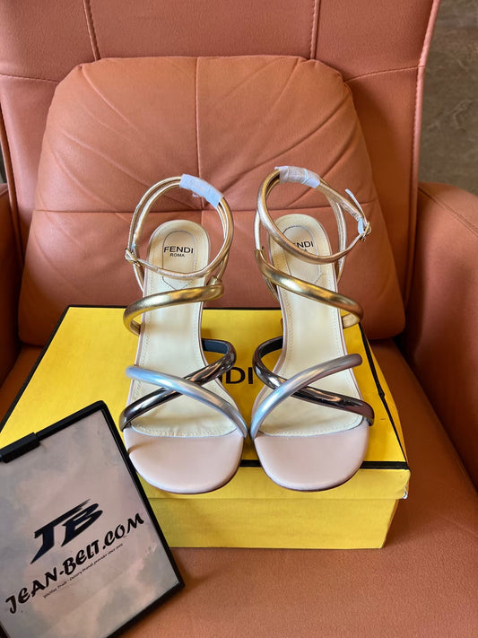 Sandálias Fendi com salto de tiras de 95 mm em napa metálica