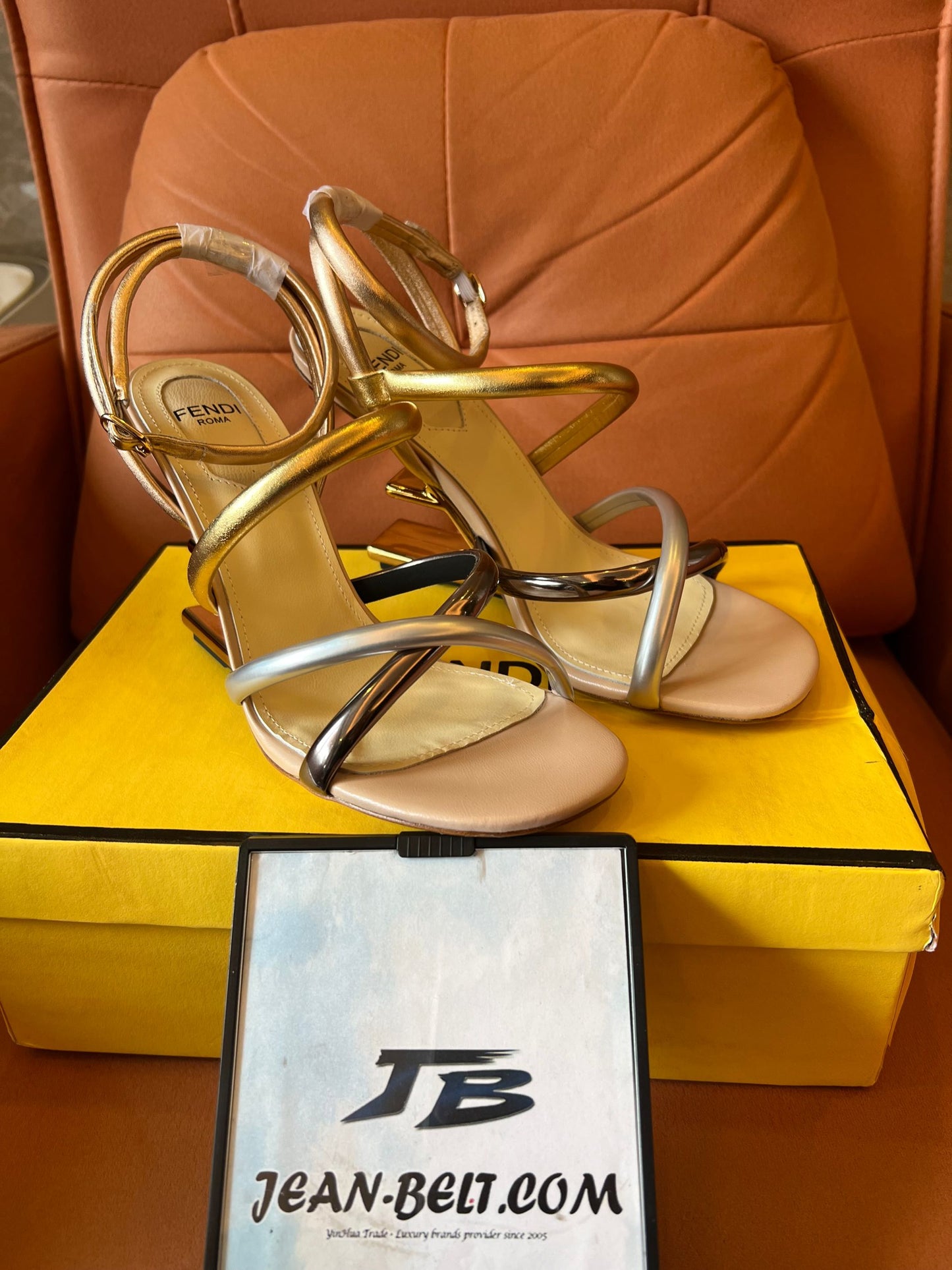 Sandalias Fendi First de napa metalizada con tiras y tacón de 95 mm