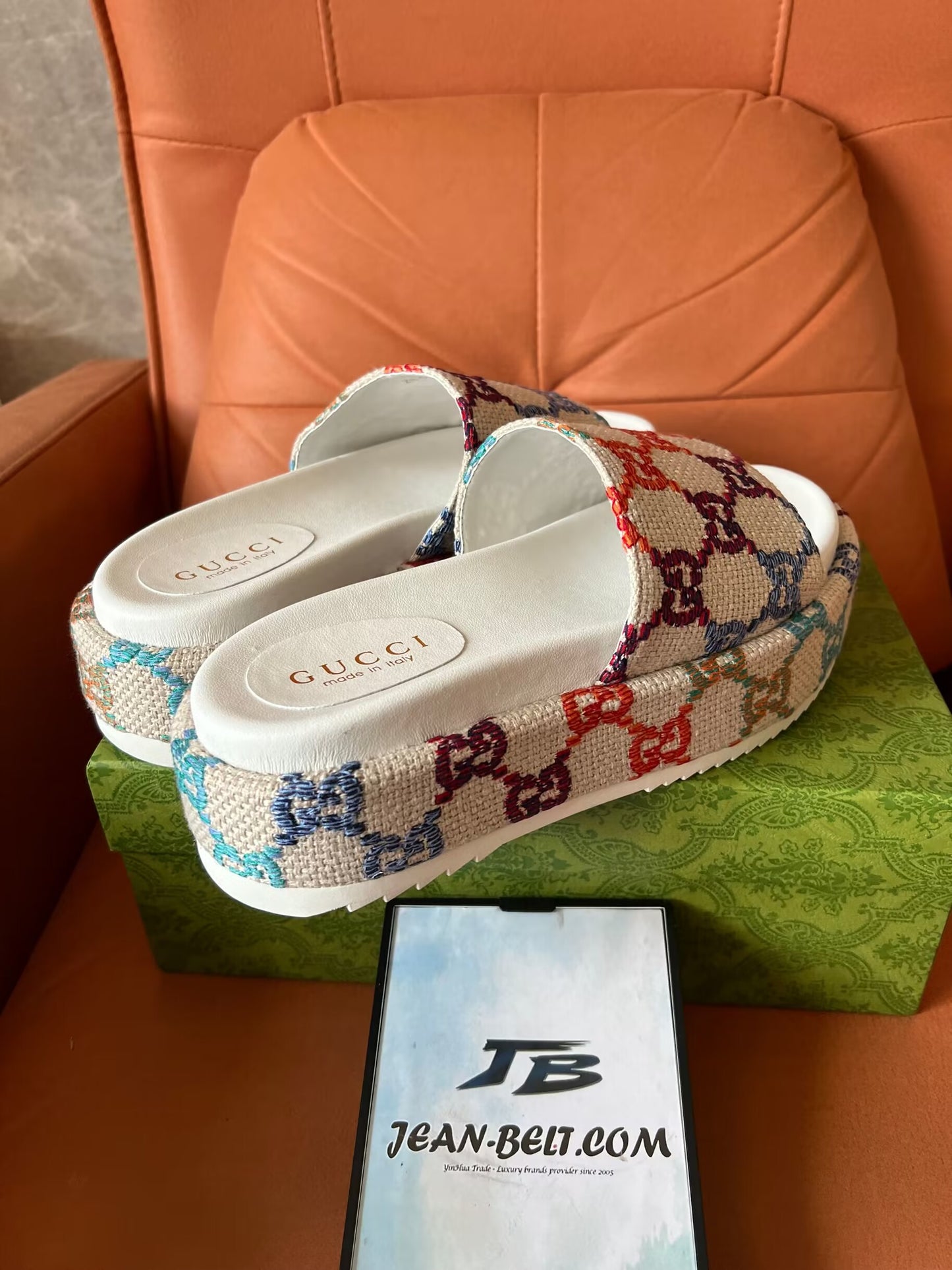 Sandálias plataforma Gucci multicoloridas GG com monograma