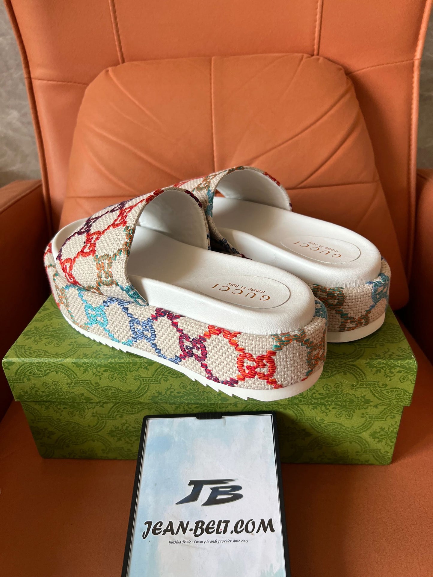 Sandálias plataforma Gucci multicoloridas GG com monograma
