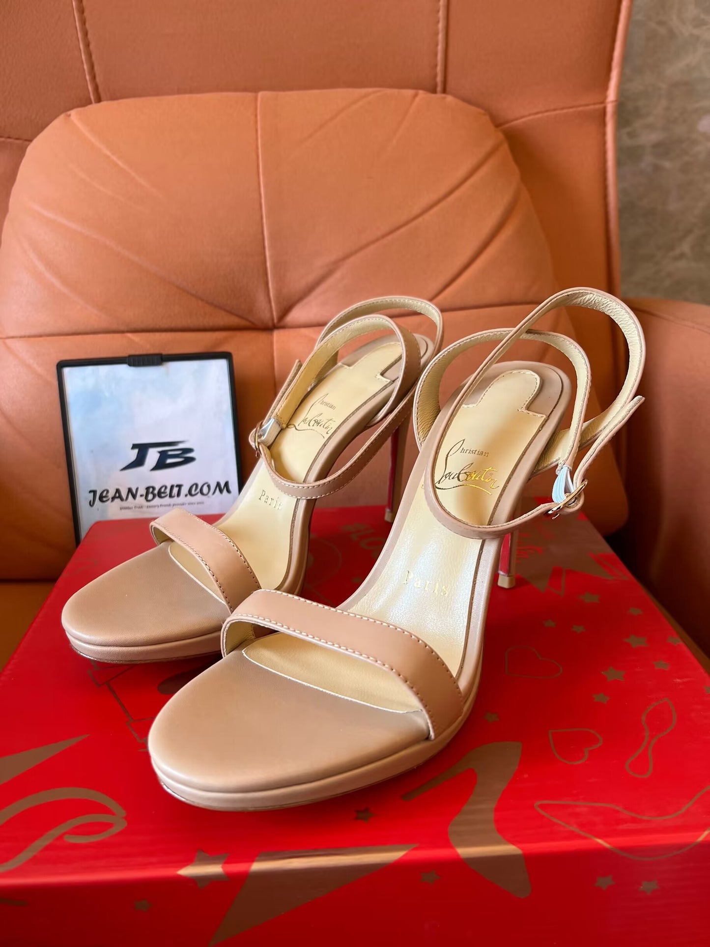 Zapatos de mujer Christian Louboutin Loubigirl 100 en piel napa color rubor