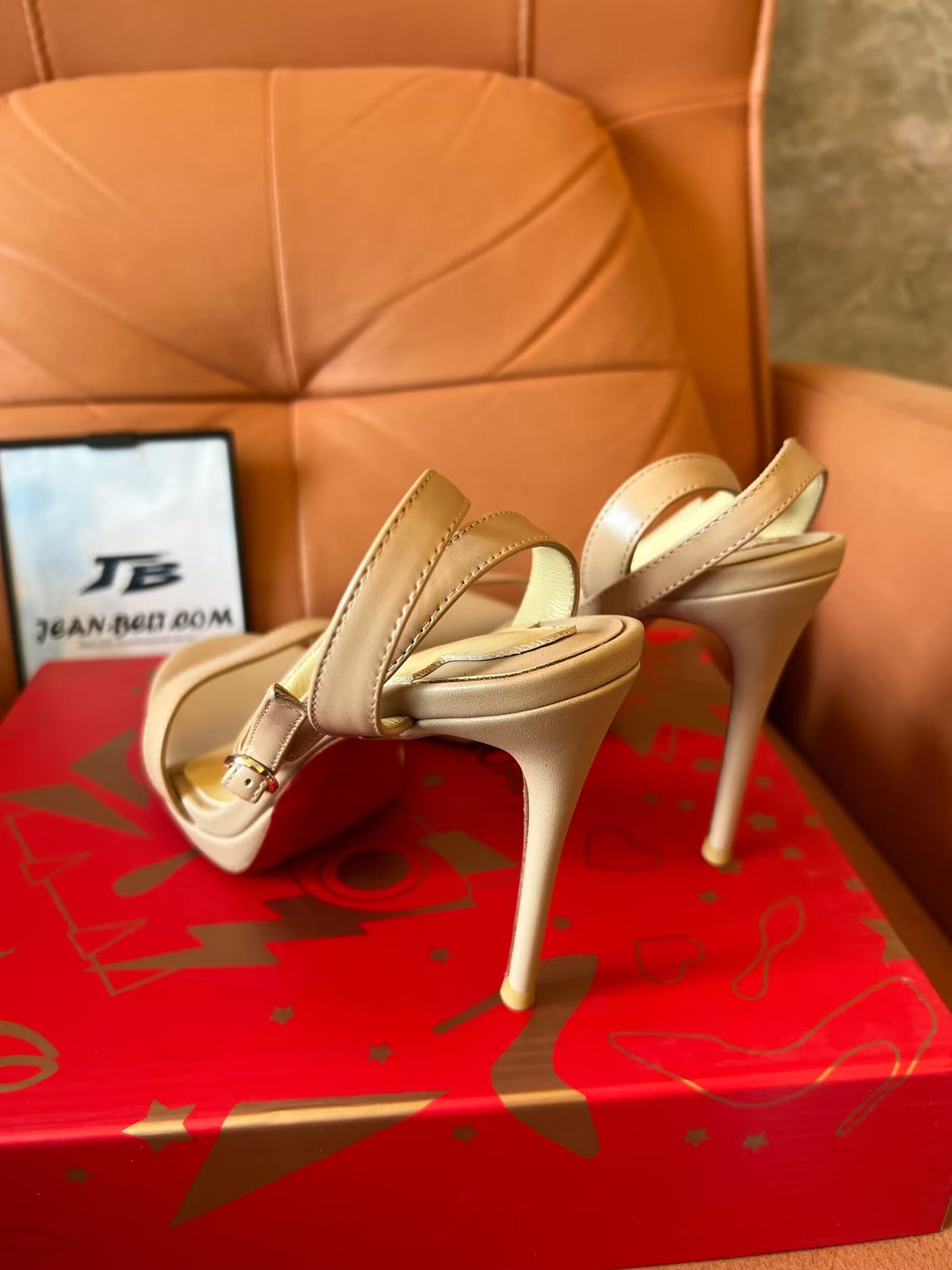 Zapatos de mujer Christian Louboutin Loubigirl 100 en piel napa color rubor