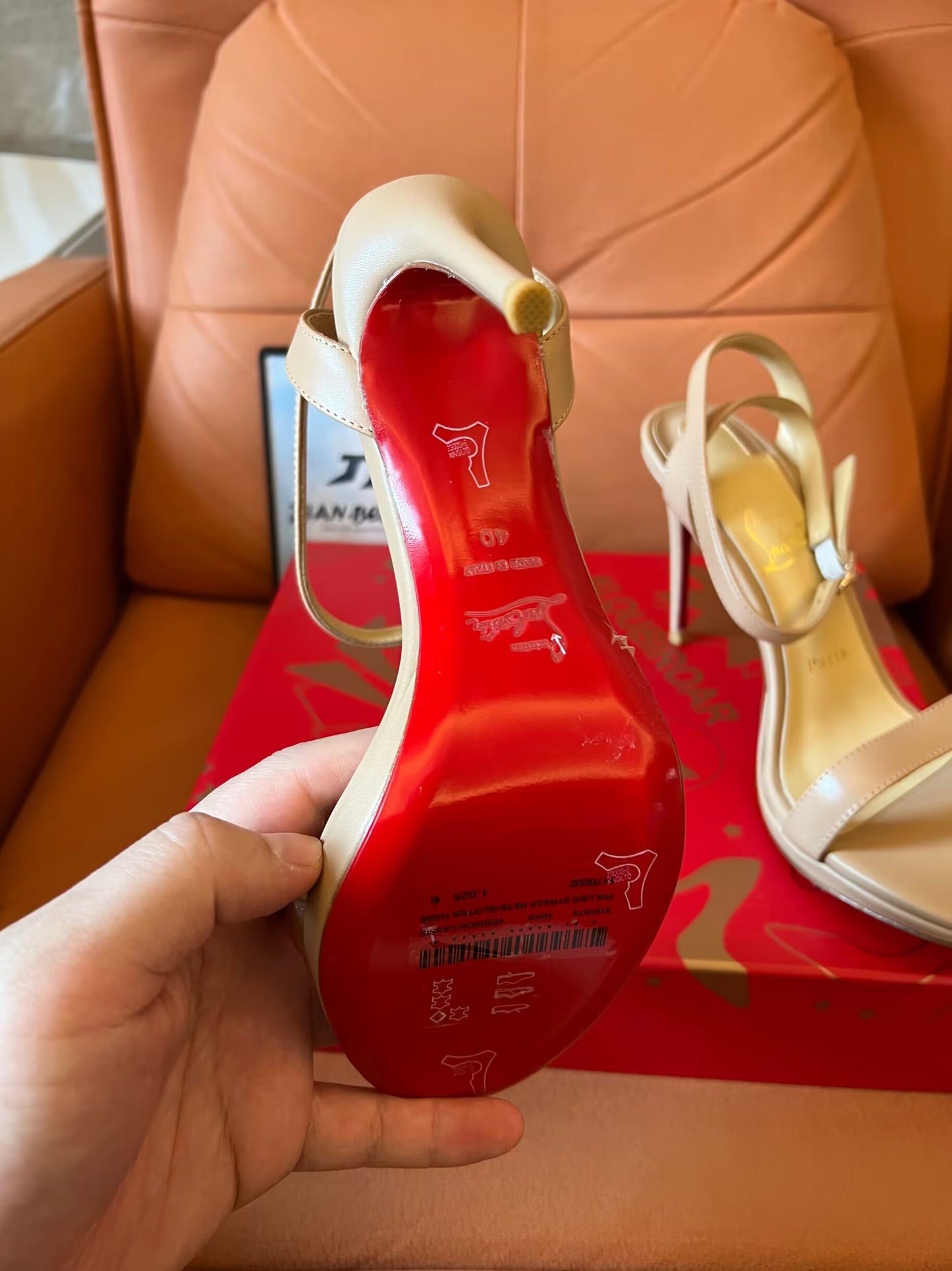 Zapatos de mujer Christian Louboutin Loubigirl 100 en piel napa color rubor