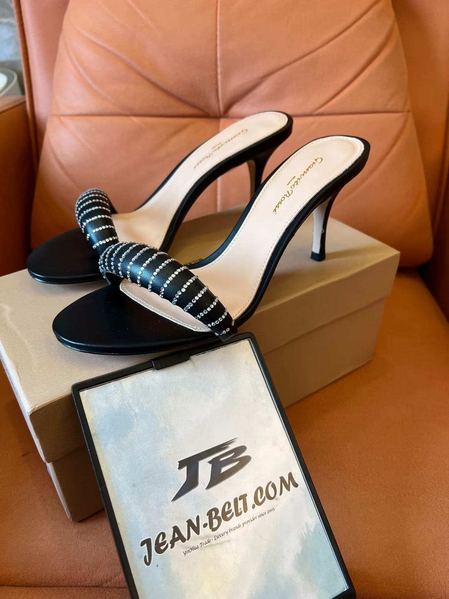 Mule Gianvito Rossi preto de mulher com aplicação de cadarço e 85 mm