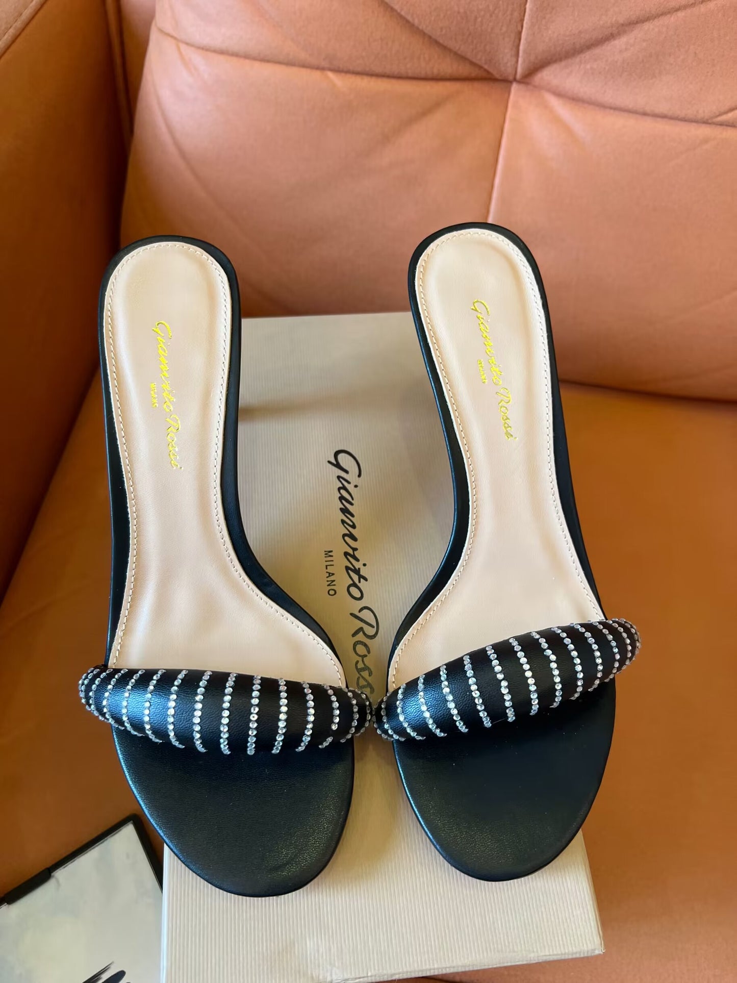 Mule Gianvito Rossi preto de mulher com aplicação de cadarço e 85 mm