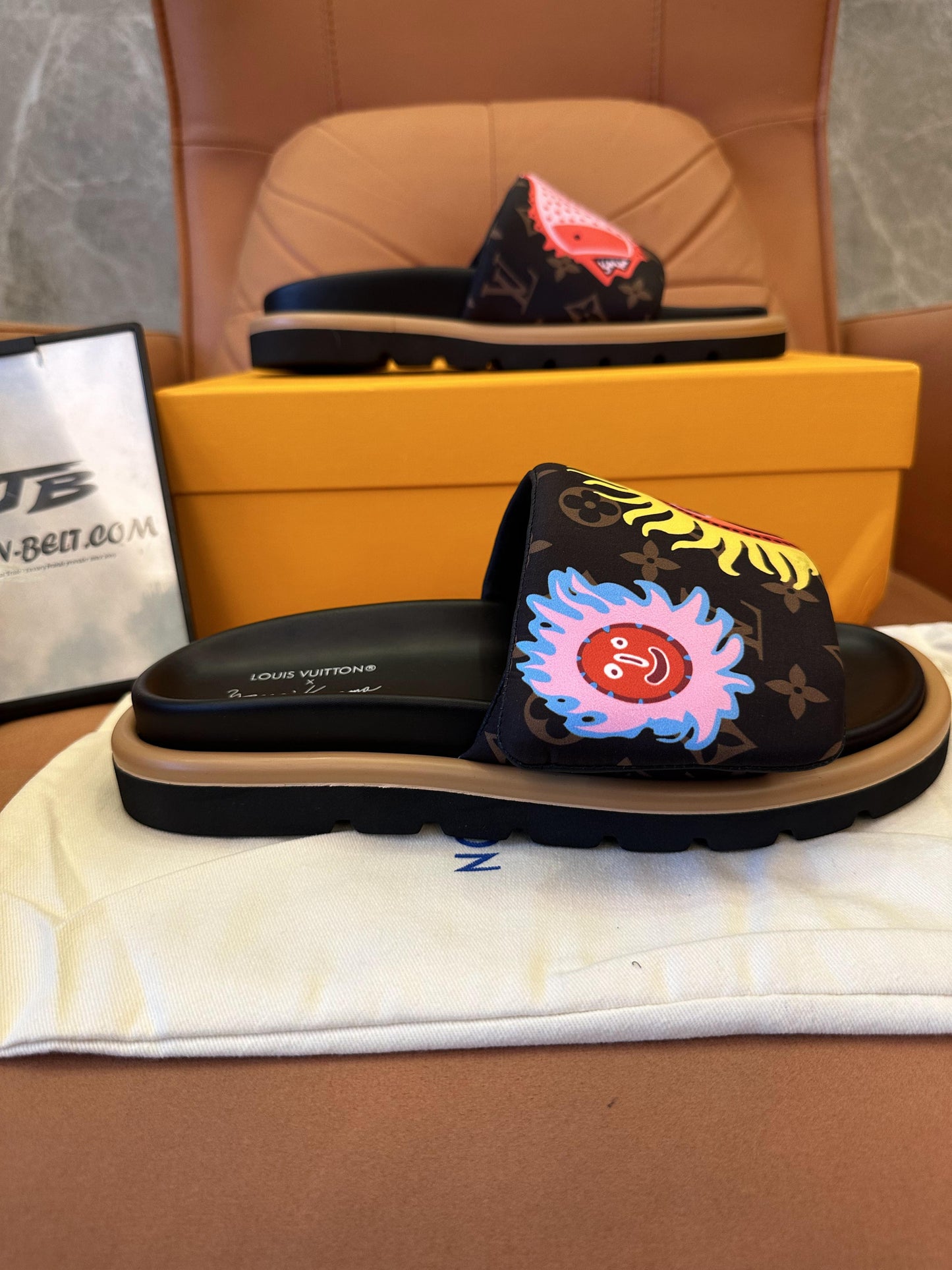 Diapositivas gráficas de la colaboración entre artistas de Louis Vuitton