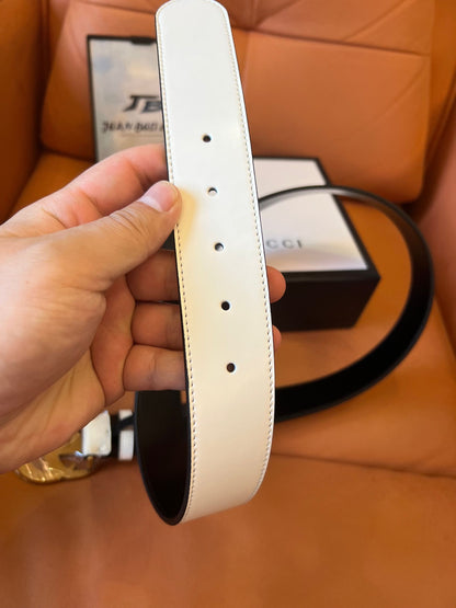 Cinturón Gucci de piel blanca con hebilla de doble G en oro antiguo
