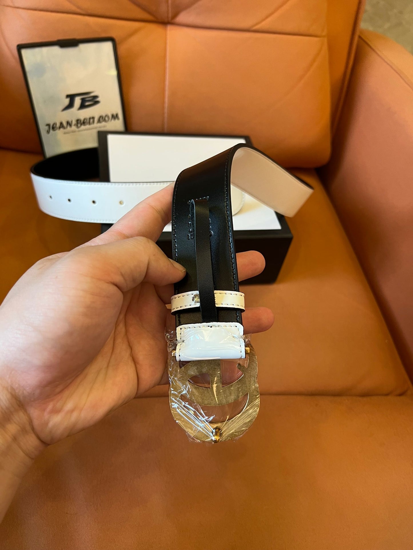 Cinturón Gucci de piel blanca con hebilla de doble G en oro antiguo