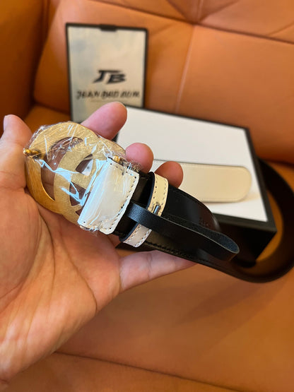 Cinturón Gucci de piel blanca con hebilla de doble G en oro antiguo