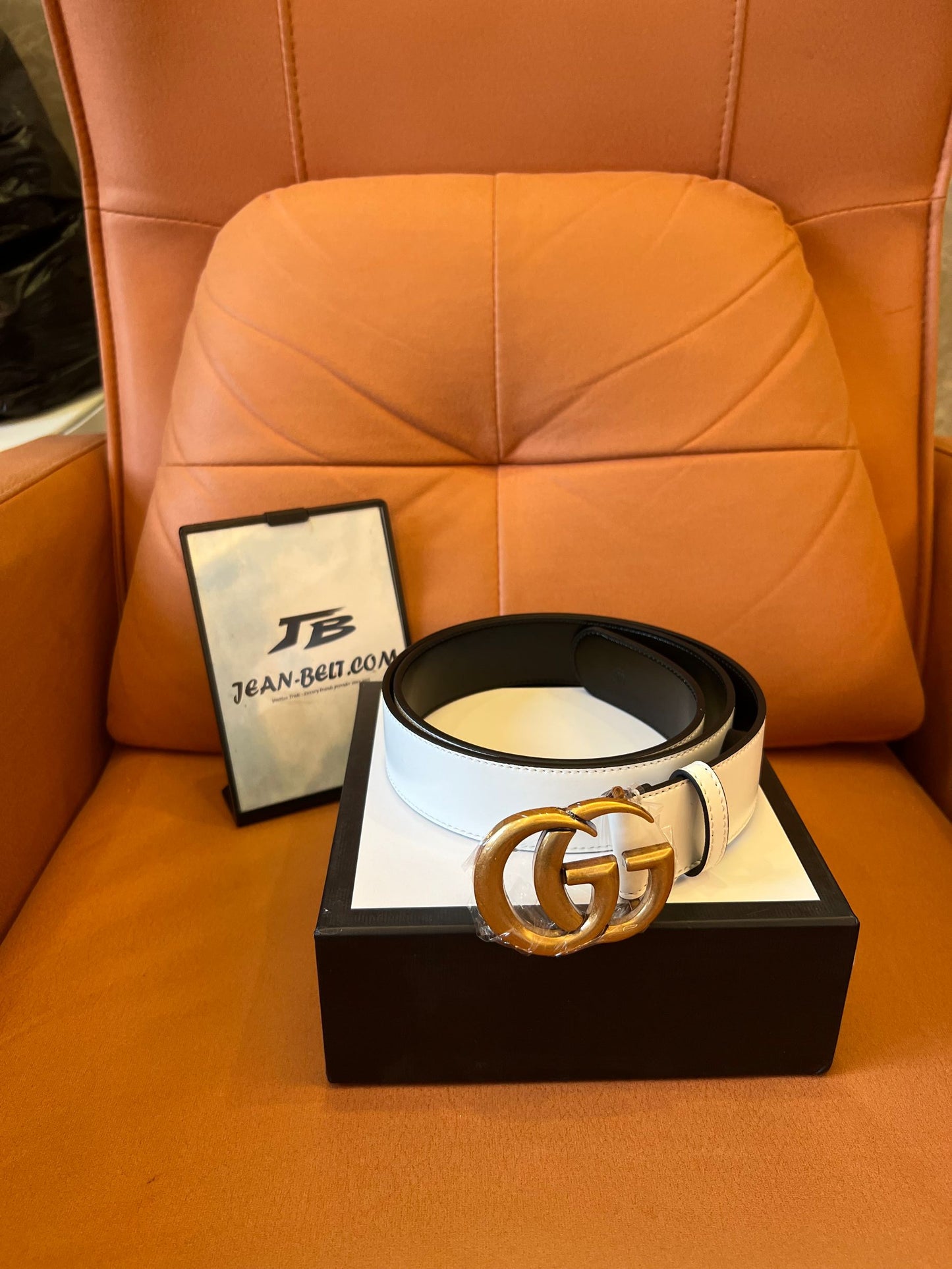 Cinturón Gucci de piel blanca con hebilla de doble G en oro antiguo