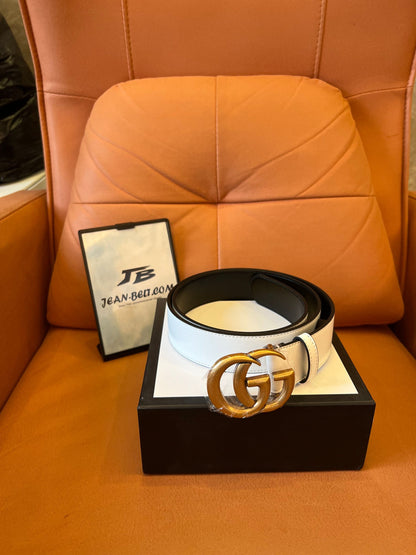 Cinturón Gucci de piel blanca con hebilla de doble G en oro antiguo