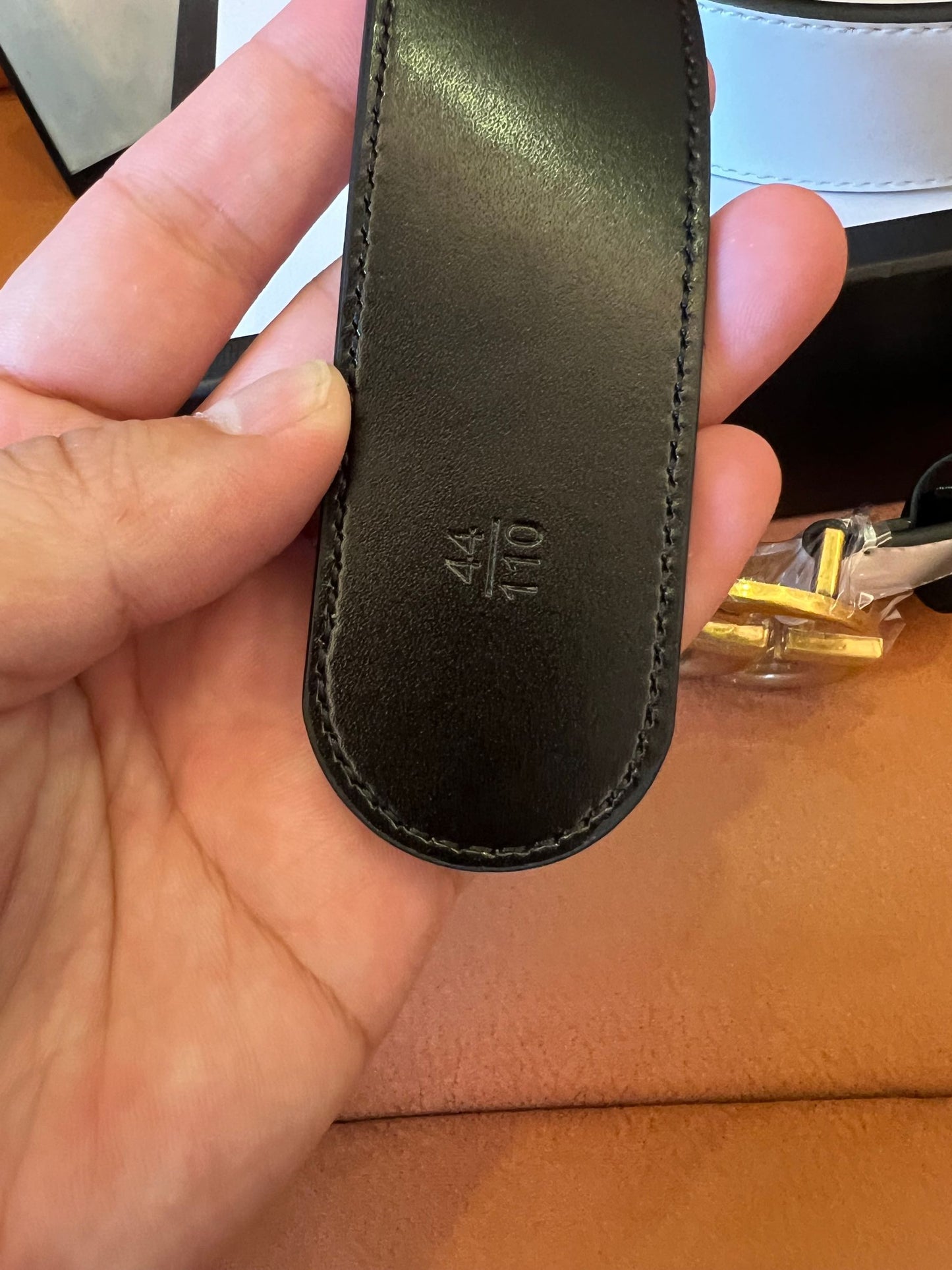 Cinturón Gucci de piel blanca con hebilla de doble G en oro antiguo