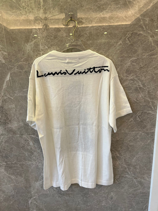 Camiseta blanca de Louis Vuitton con logotipo bordado y gráfico de dibujos animados