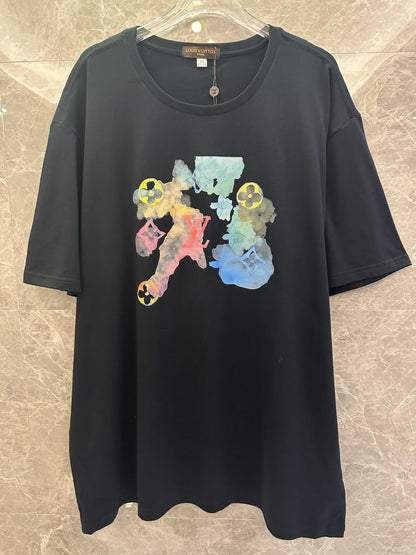 Camiseta negra de Louis Vuitton con gráfico de logotipo colorido con lavado de tinta