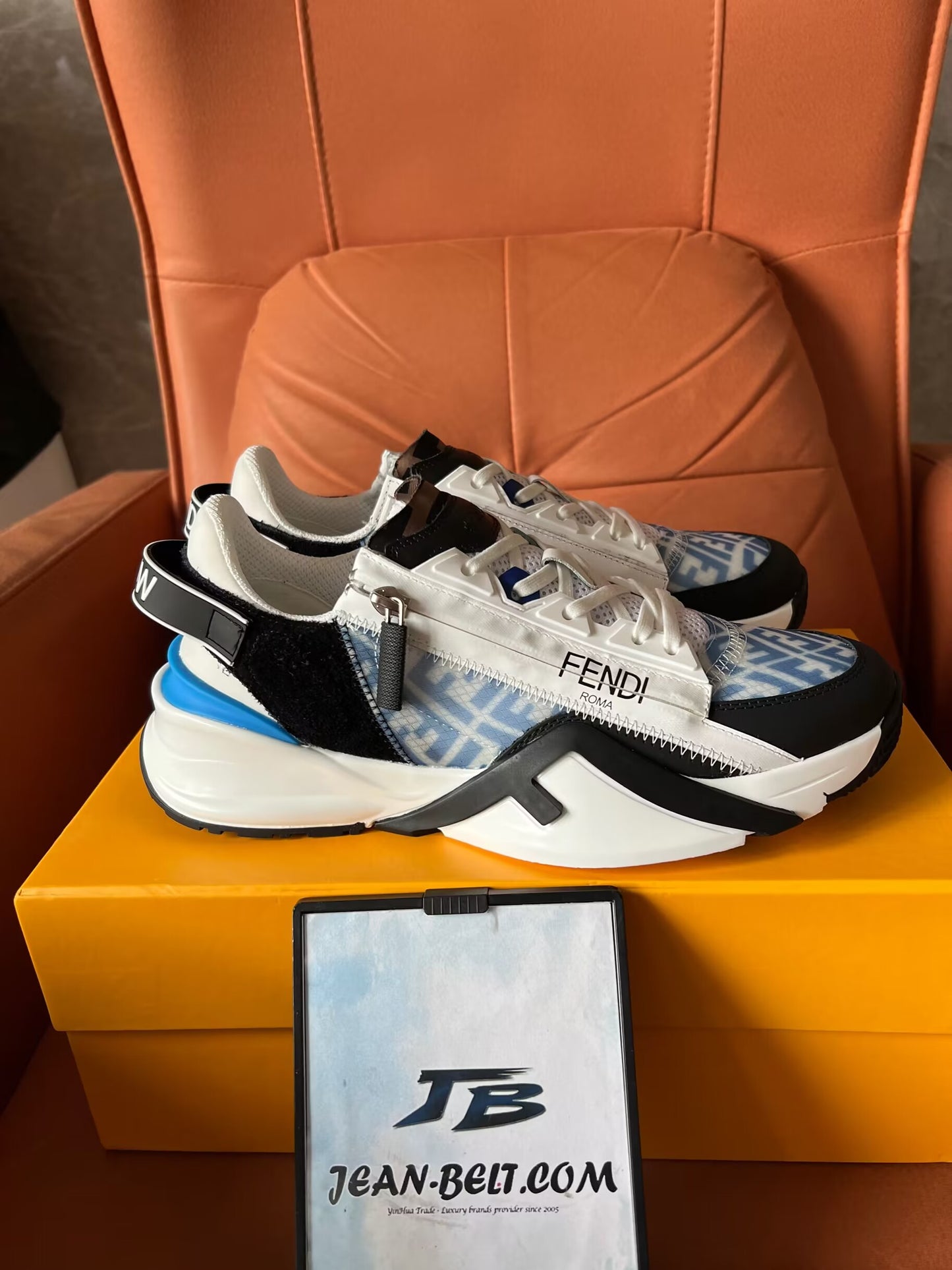 Tênis Fendi Flow azul claro de nylon baixo
