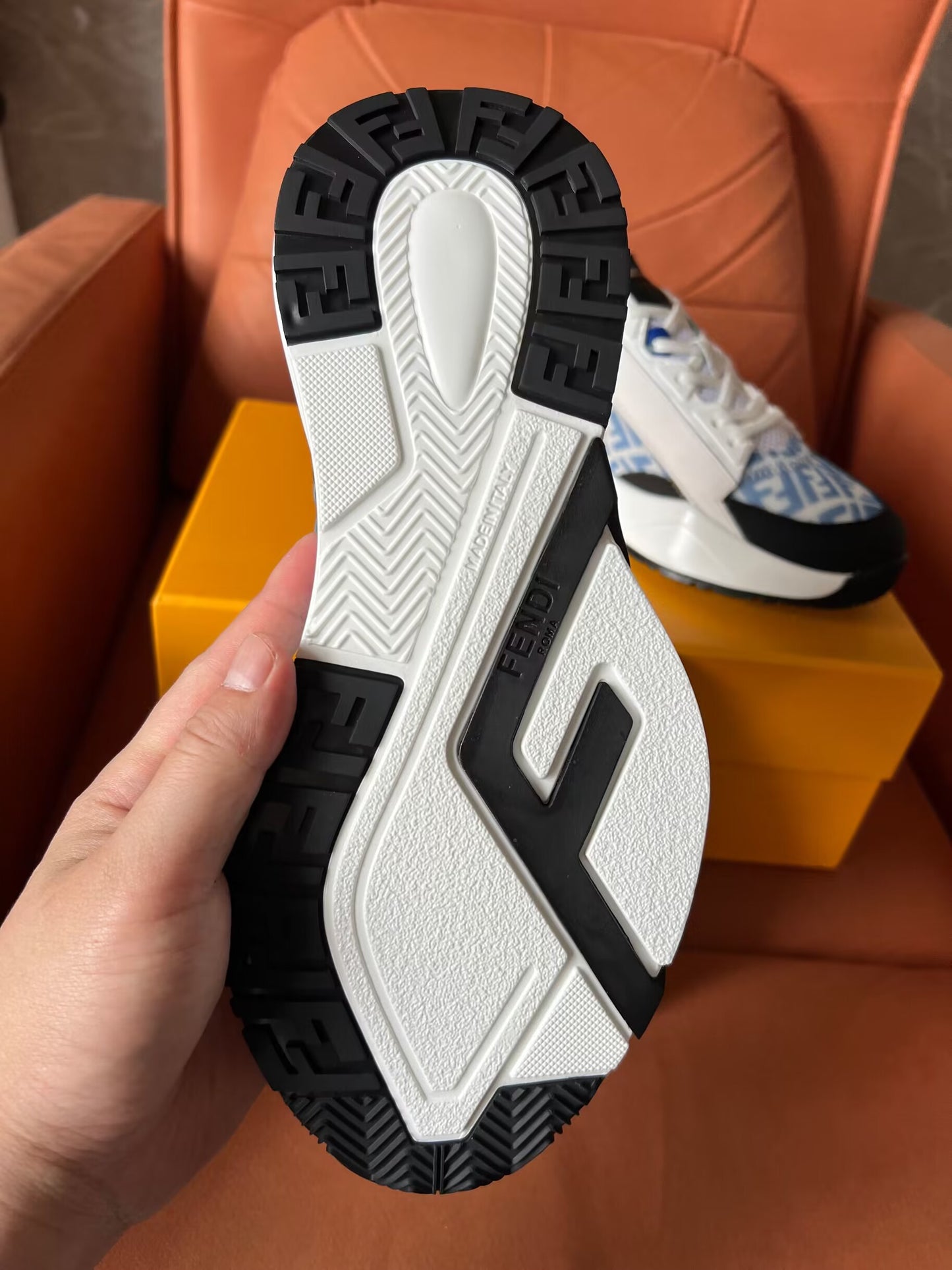 Tênis Fendi Flow azul claro de nylon baixo