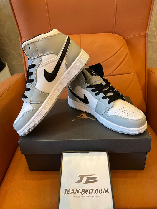 Air Jordan 1 Mid Light Smoke Grey