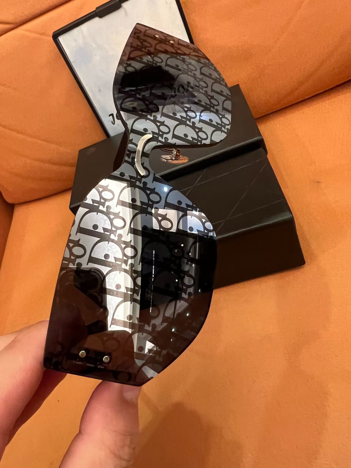 Gafas de sol envolventes con el logotipo del CD de Christian Dior
