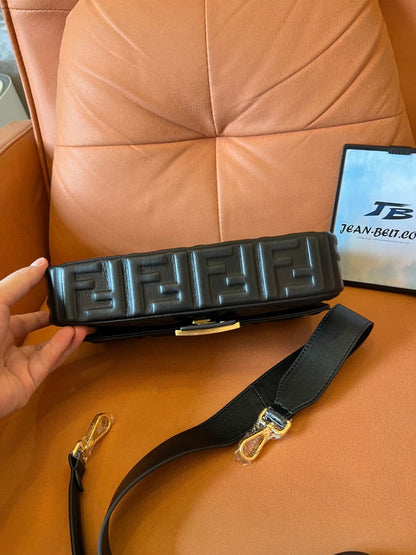 Estuche para teléfono Fendi Baguette de piel napa negra